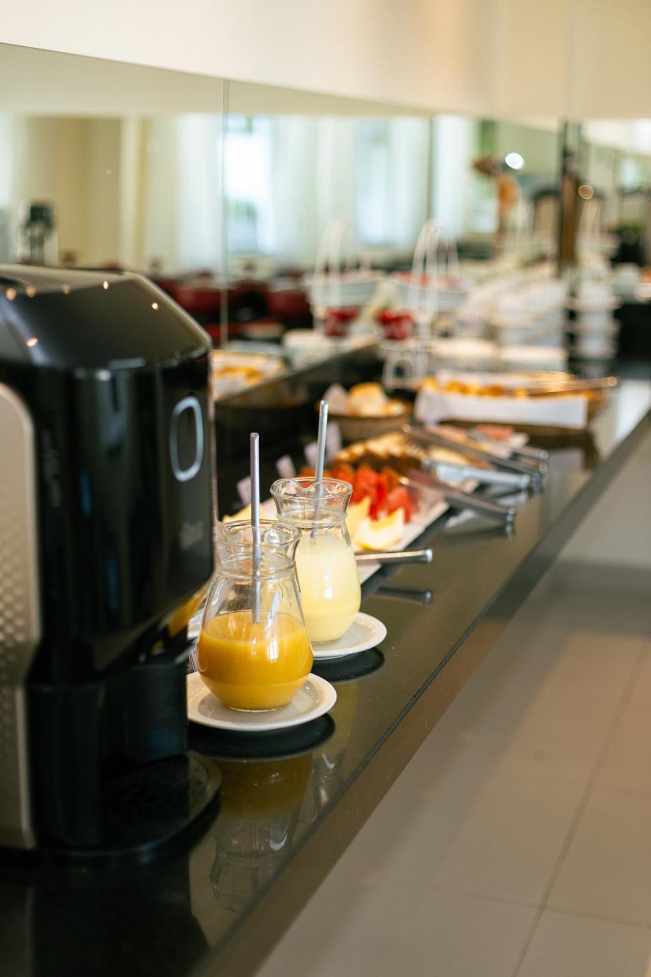 Hotel Equinocios Essential Баркарена Екстериор снимка