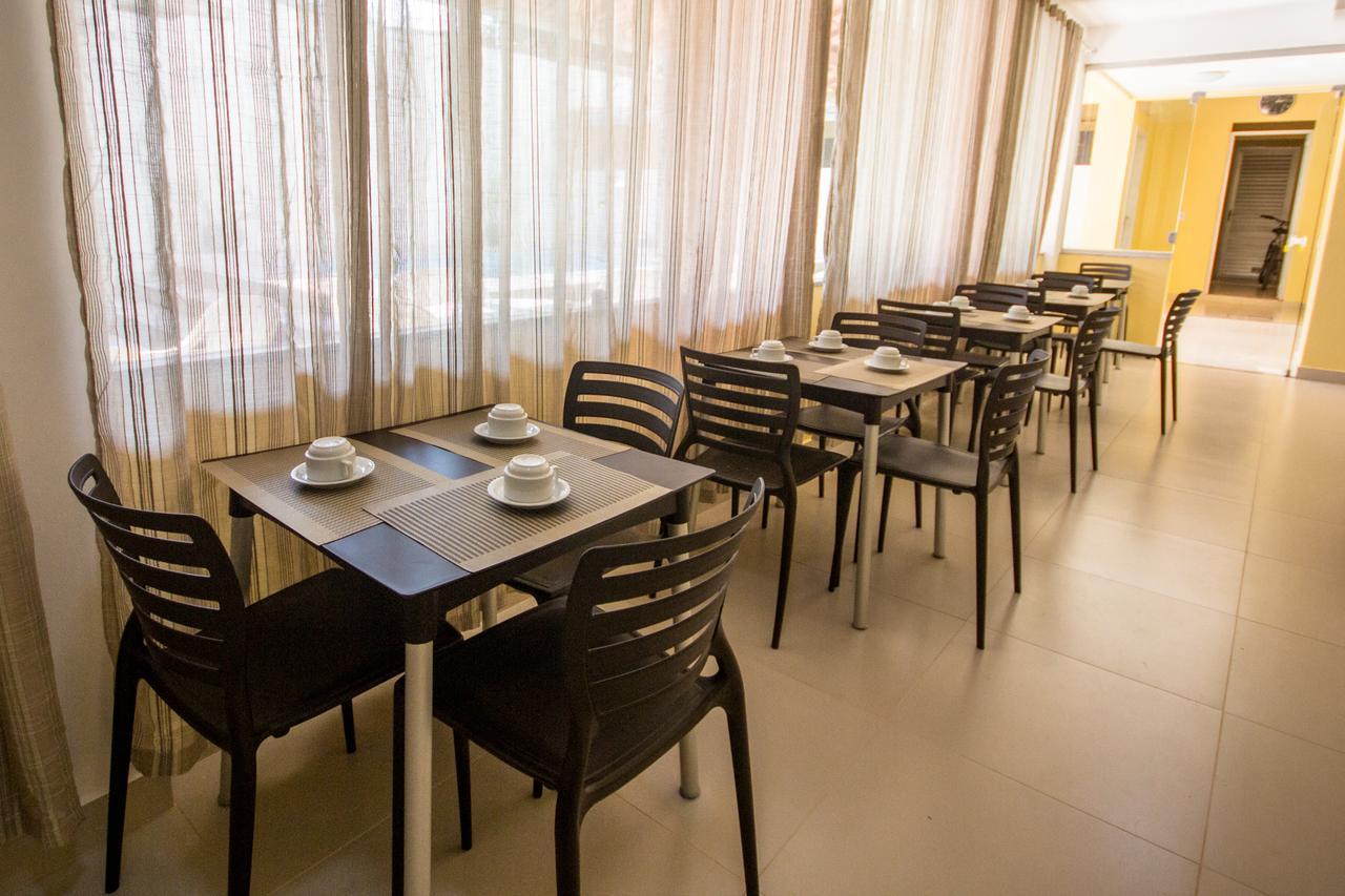 Hotel Equinocios Essential Баркарена Екстериор снимка